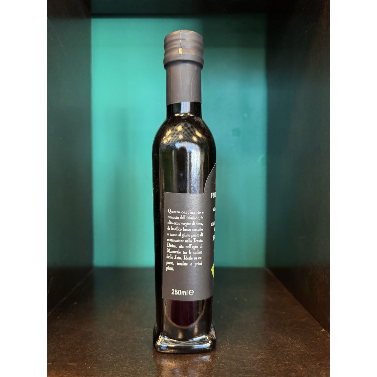 Basil-flavored extra virgin olive oil dressing - Feudo Disisa
